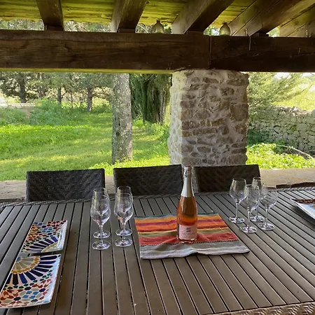 Апартаменты Les At Domaine Les Caizergues Brissac